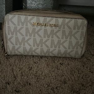 Very cute wallet that holds you cards and phones